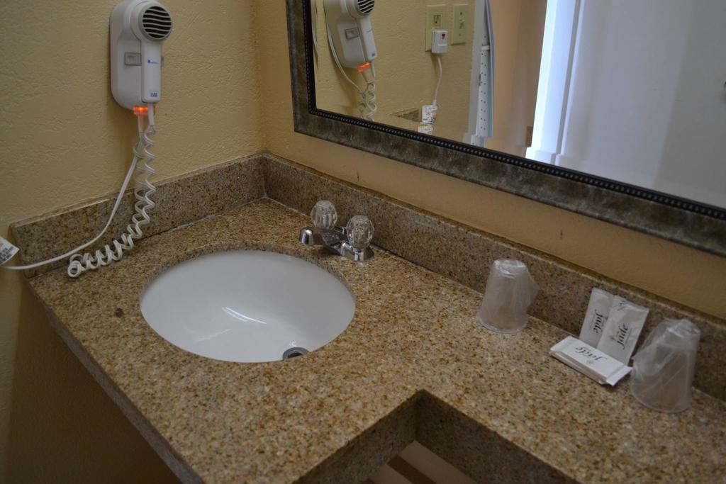 Americas Best Value Inn Smithfield Εξωτερικό φωτογραφία